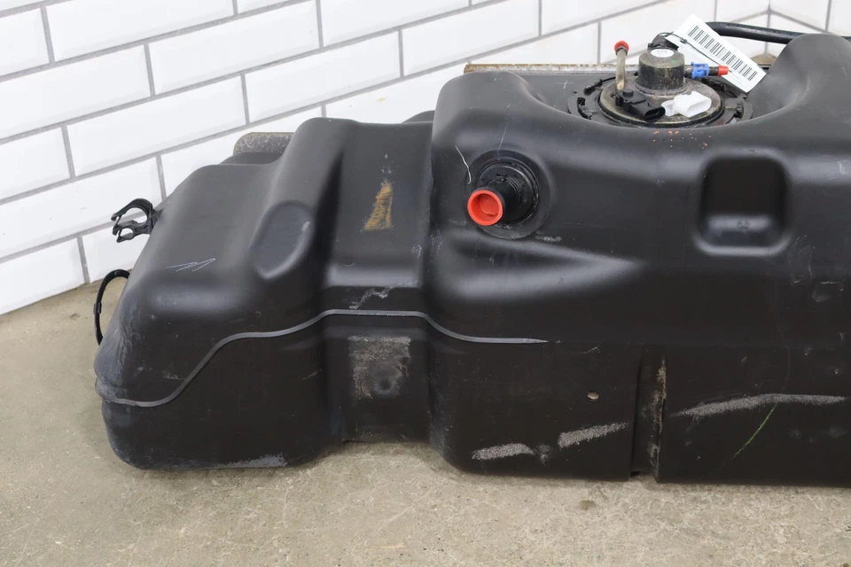 04-10 Chevy Silverado 2500HD 34 Gallon Fuel Tank with Pump - Изображение 4 из 4