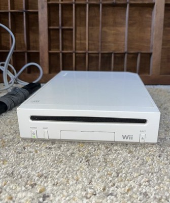 Nintendo Wii RVL-001 512 MB Home Console - White~Replacement