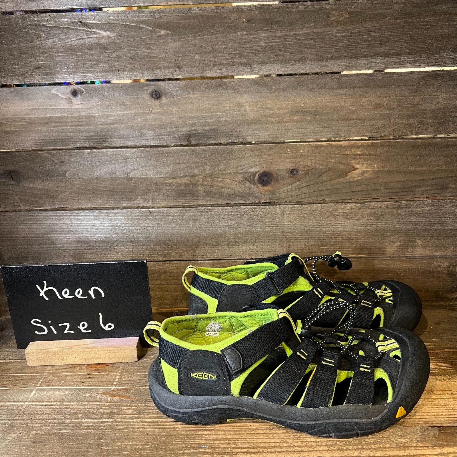 Sandali scarpe neri impermeabili Keen Newport H2 per bambini grandi taglia 6 Y in ottime condizioni
