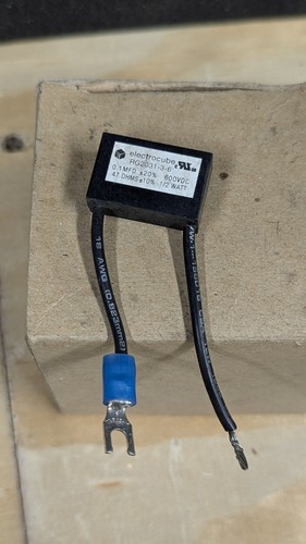 Resistencia Electrocube 0.5W 600VDC 47 ohmios RG2031-3-6 - Imagen 2 de 3