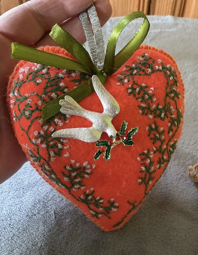 OrangeFelt Heart Embroidery By Anita Dove Brooch Can Use