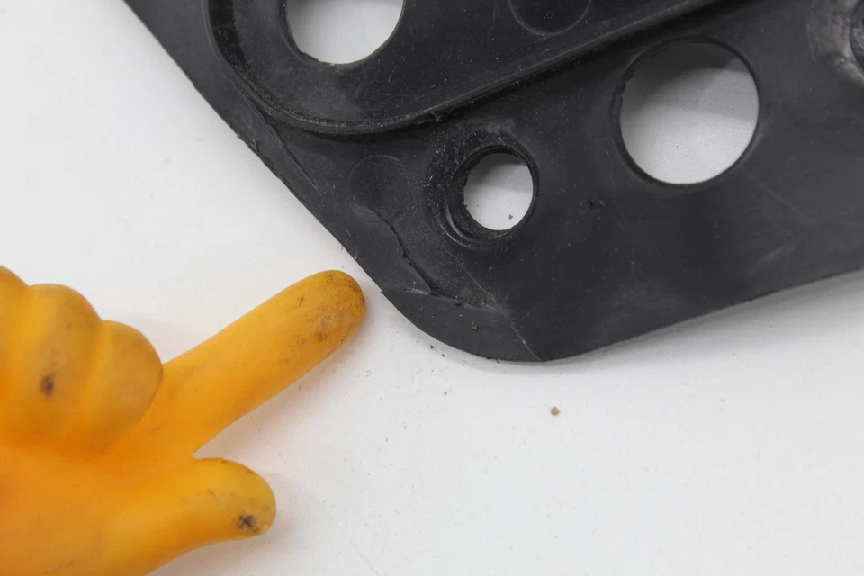 12-16 Suzuki Gsxr1000 Rear Back Tail Undertail Battery Tray Plastic 63111-47h10 - Image 4 of 4