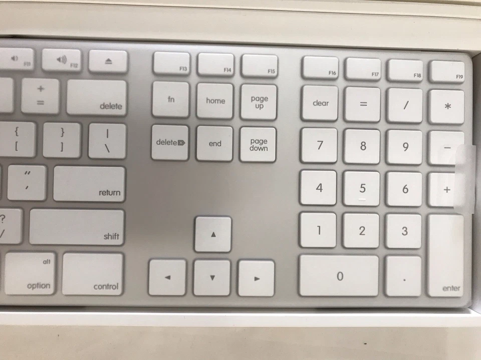 Apple A1243 Wired USB Keyboard & Mighty Mouse Box Set Sealed WHITE - Image 2 of 4