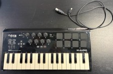 M-AUDIO Axiom AIR 32 Mini USB MIDI Keyboard Controller 32 Keys 8 Pads 8 Knobs.