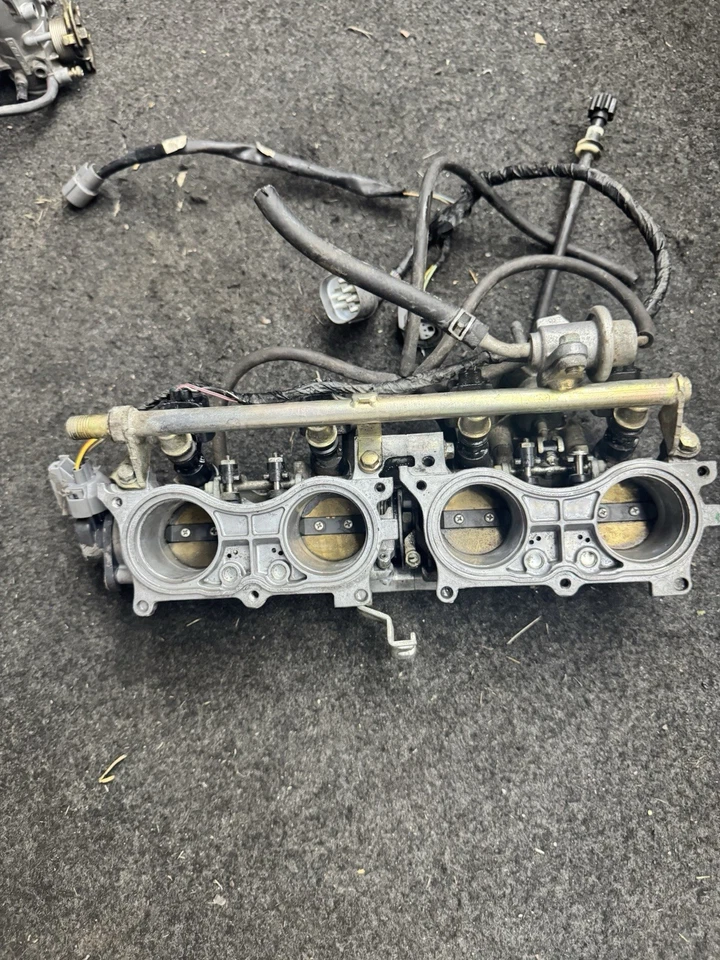 01-06 2006 Honda CBR600F4i, cuerpos del acelerador, inyectores de combustible sensores Tbi W Foto 2 de 2