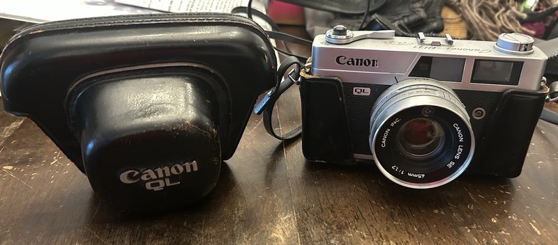 Canon Canonet QL17 Silver 35mm Rangefinder Film Camera w/ Canon Lens & Case