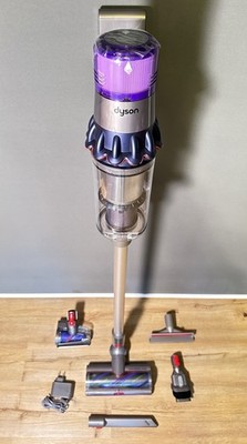 Dyson V15 Detect Gründlich Gereinigt, Teilweise Neue Zubehör Sehr Guter Zustand￼