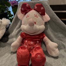 Minnie Mouse. Valentine Plush 17  