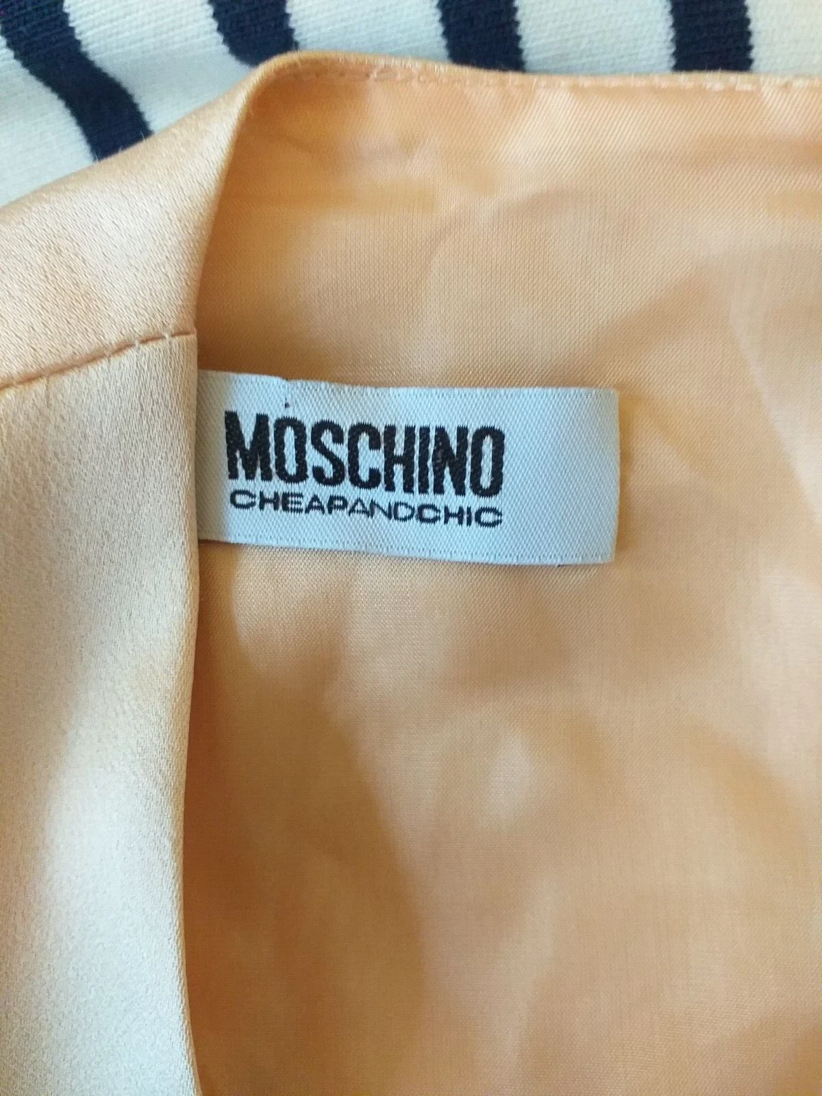 Abito Moschino economico e chic con grandi dettagli in cristallo taglia 12