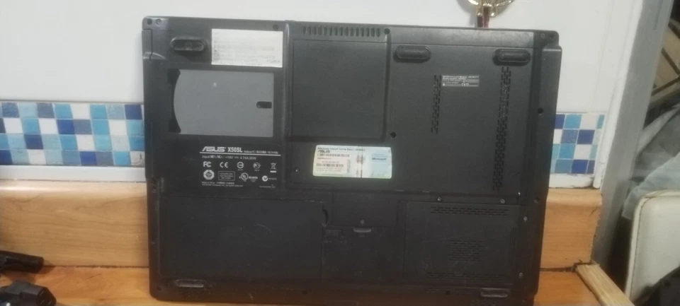 Asus X50SL Enciende Sin Imagen,Averiado Sin Garantía Para Piezas O Reparar - Imagen 4 de 4