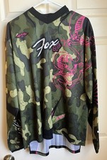 Fox Racing Long-Sleeve Camouflage Jersey With Pink Graphic Details.