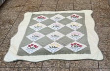 Pre Owned Vintage BEAUTIFUL MULTI COLORED PATCHWORK FLORAL QUILT