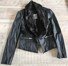 BODYFLIRT Schwarz hüftlange Jacke mit Fellimitat-Kragen  Gr.40  Neu