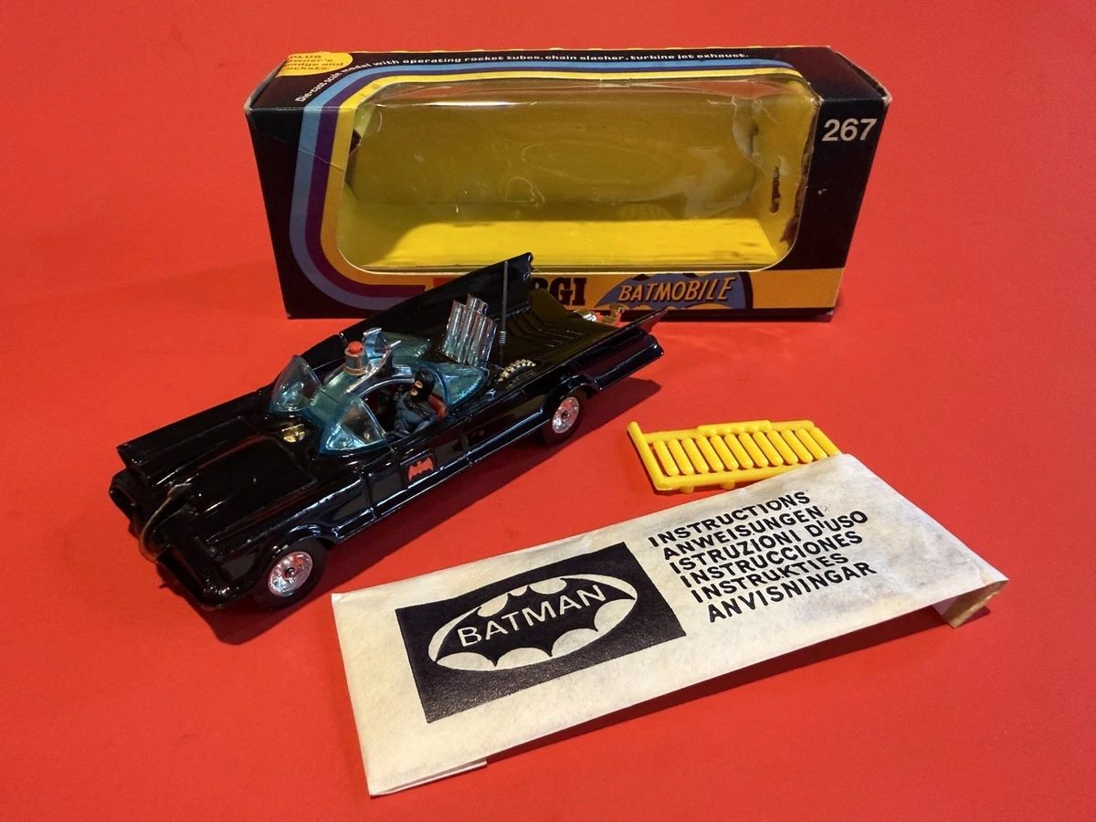 ANCIENNE VOITURE CORGI Batman Batmobile avec ses figurines. 60' Roues