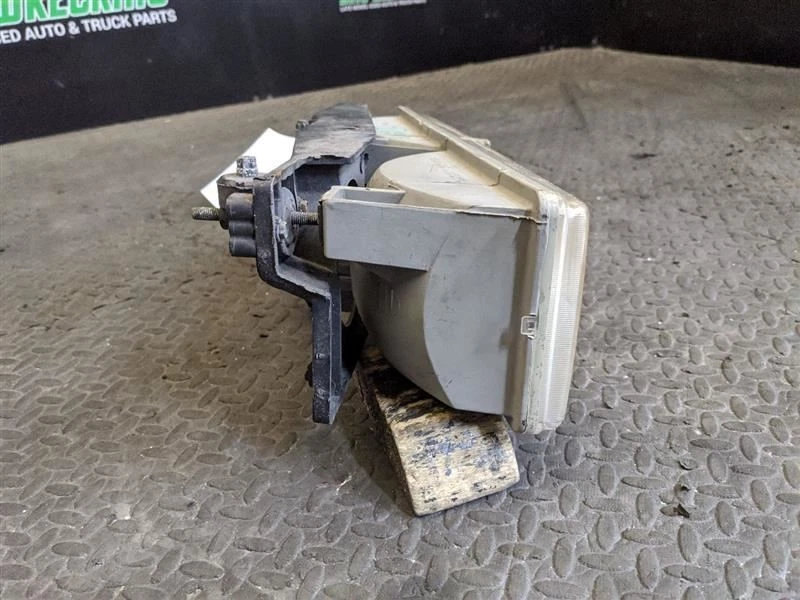 Driver Headlight I-beam Front Axle Only Fits 90-02 CHEVROLET 3500 PICKUP 1513654 Foto 4 de 4