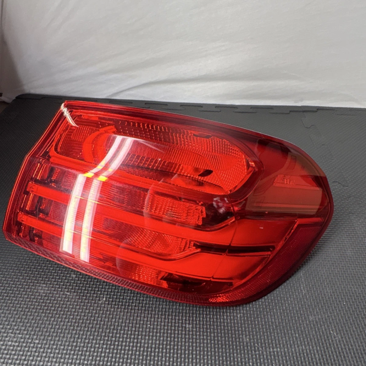 Cubierta Superior De Faro Trasero Original BMW Para F32 F33 F36 428i 435i M4 X5 X6