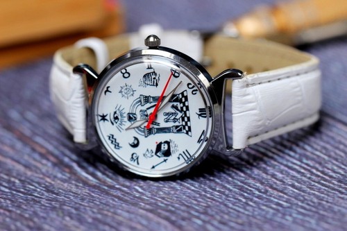 Classic Masonic Watch - Rare Find with Vintage Charm Cool watch - Picture 7 of 10