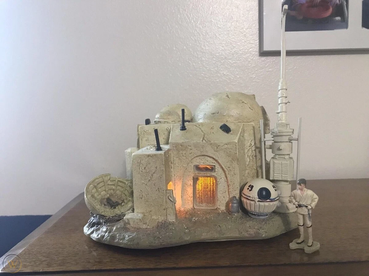 Star Wars Galactic Village Mos Eisley Cantina w Luke