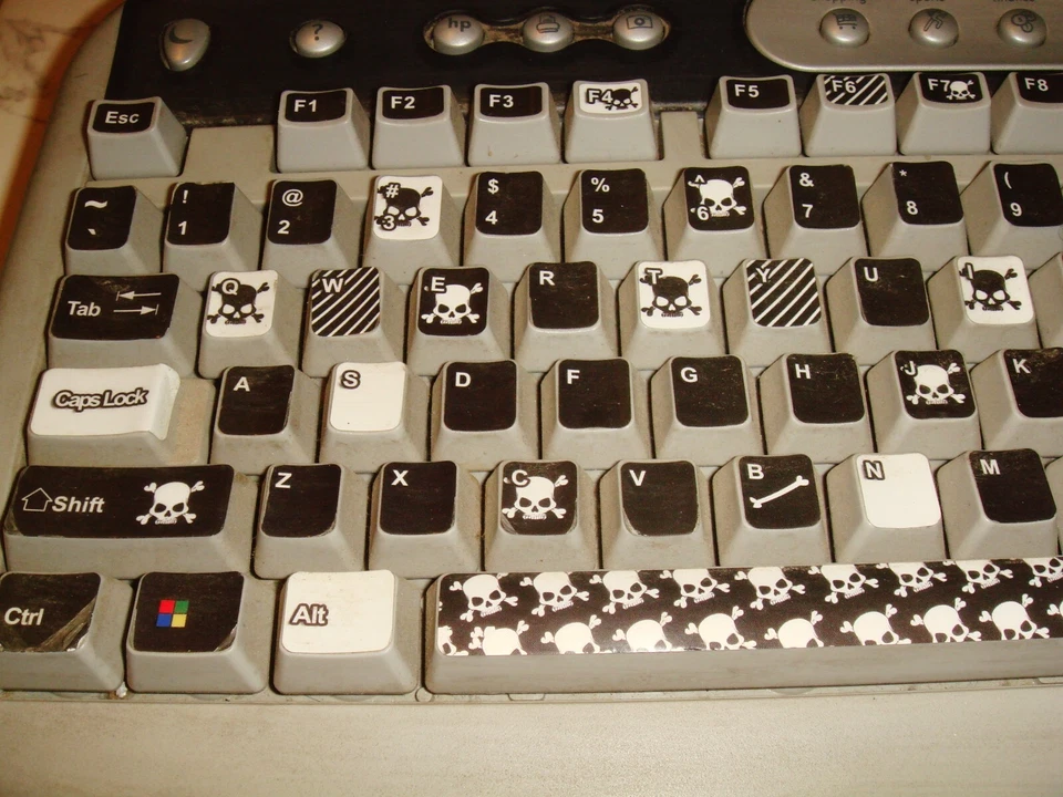 Vintage Microsoft Internet Gaming Keyboard SK-2560 - Image 3 of 4