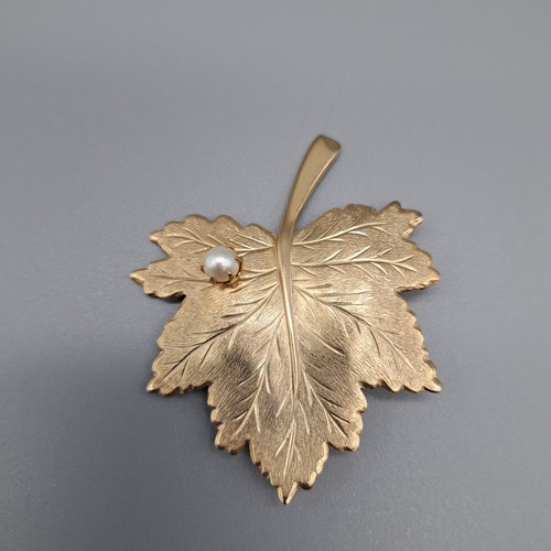 Broche Ancienne Vintage Dorée - Perle Fine Et Jade - Signée SARAH COV - Bijou Occasion Parfait