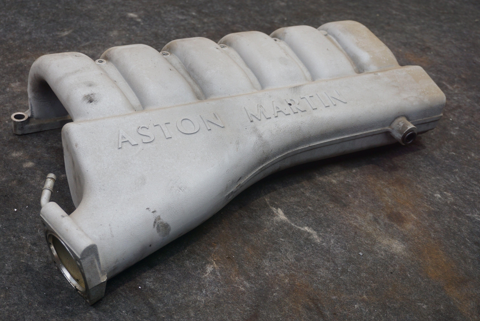 Left Side Engine Air Intake Manifold V12 Oem 8g439425ca Aston Martin Rapide