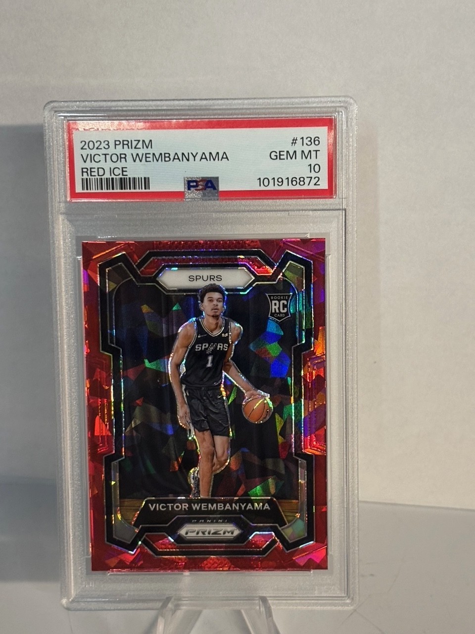 2023 Panini Prizm #136 Victor Wembanyama Red Ice ROOKIE CARD - PSA 10 GEM MINT !
