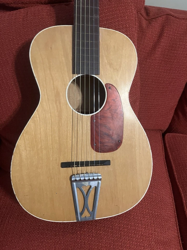 Harmony 1960’s H927 - “Stella” parlor -All Original-USA- Low Action- w/ Case - Image 2 of 4