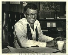 1979 Press Photo Richard Jacoves has learned to loosen up after a heart attack.