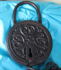 Large Ornamental Lock and Keys Decorative Item Nice and Heavy — photo 3