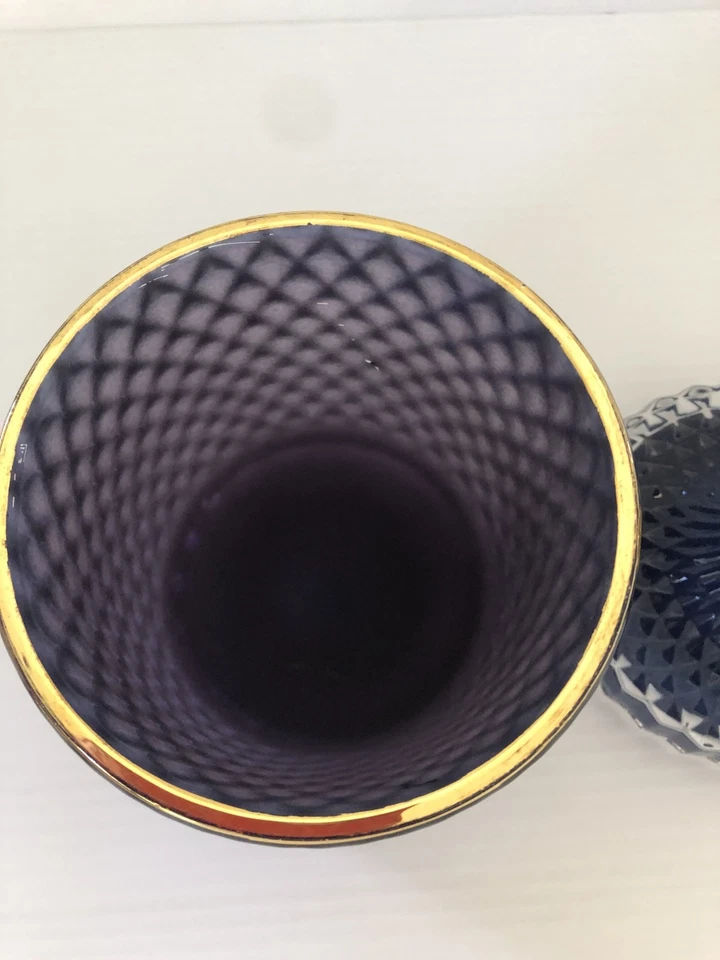 Tarro de velas de vidrio corte diamante vidrio tonos azules púrpura borde dorado con tapa Foto 3 de 4