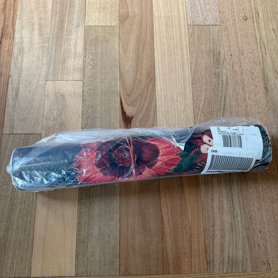 Papel pintado oscuro floral Szekely folclórico Anthropologie MINDTHEGAP Foto 4 de 4