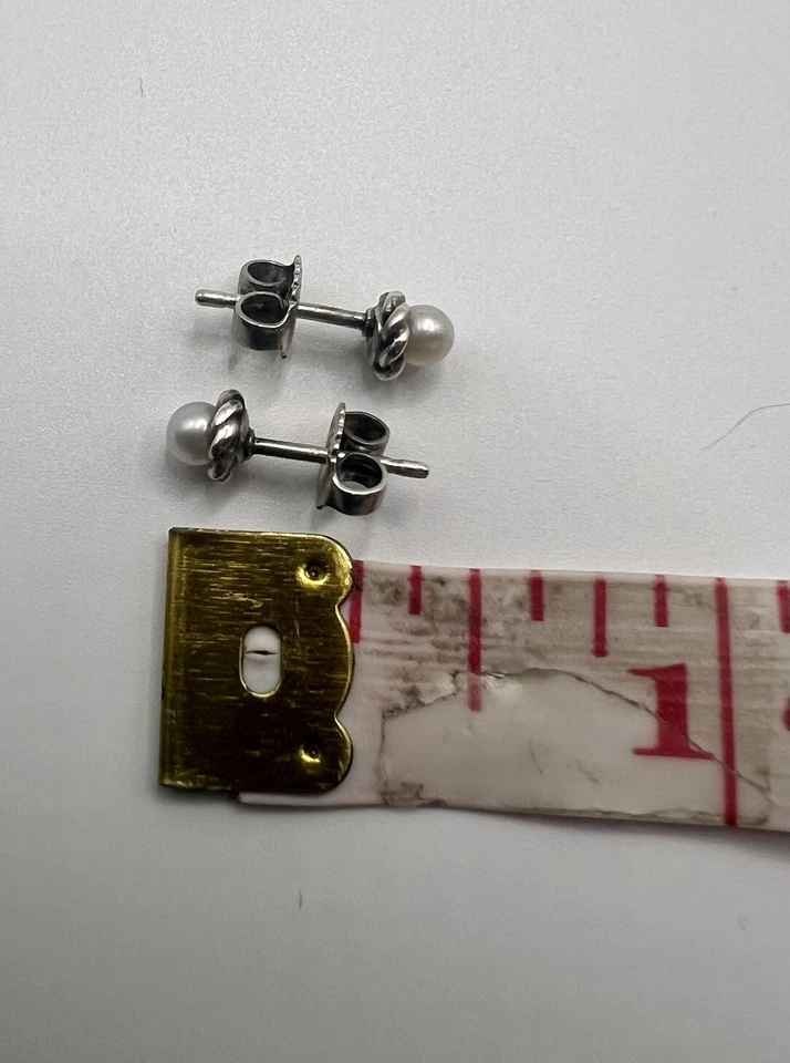 Aretes pequeños de perlas James Avery retirados Foto 3 de 4