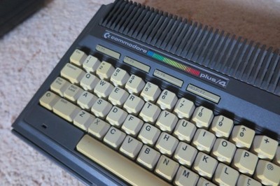 Commodore Plus/4 +4 Computer mit Netzteil Hardware Gerät
