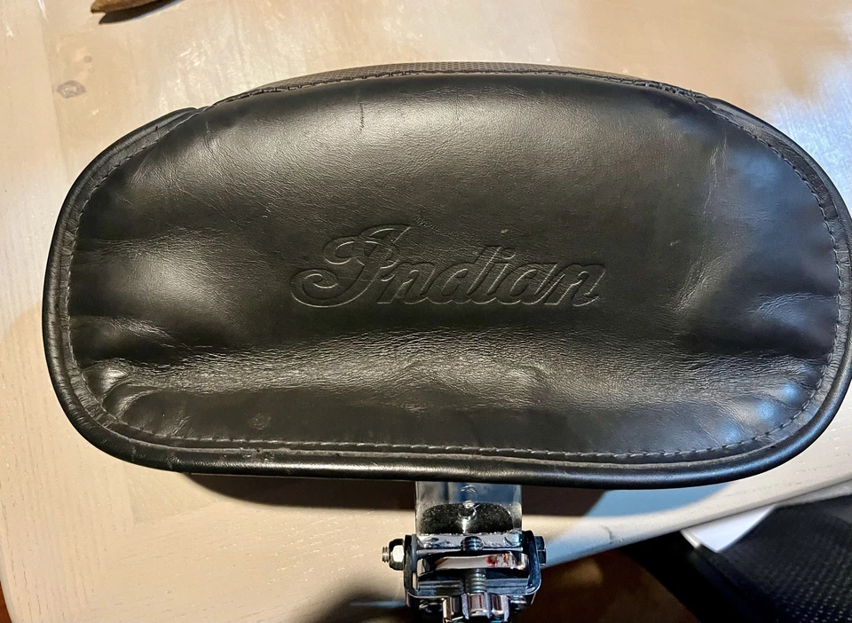 Asiento Indian Challenger-Pursuit Stock con respaldo para conductor Foto 4 de 4