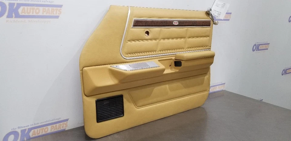 76 MERCURY MARQUIS SEDAN INTERIOR DOOR TRIM PANEL FRONT RIGHT PASSENGER YELLOW Foto 4 de 4