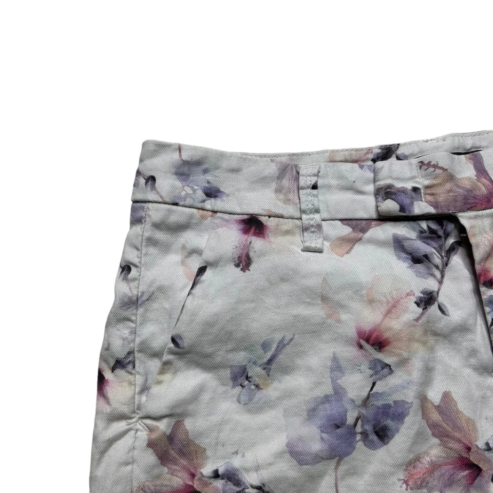 Pantalones cortos Level 99 Cindie mezcla de lino para mujer talla 28 blanco estampado floral tiro medio Foto 4 de 4