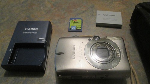 Canon PowerShot SD950 IS 12.1 MP w 3.7x zoom Digital camera (Made in JapanSilver - Picture 2 of 15
