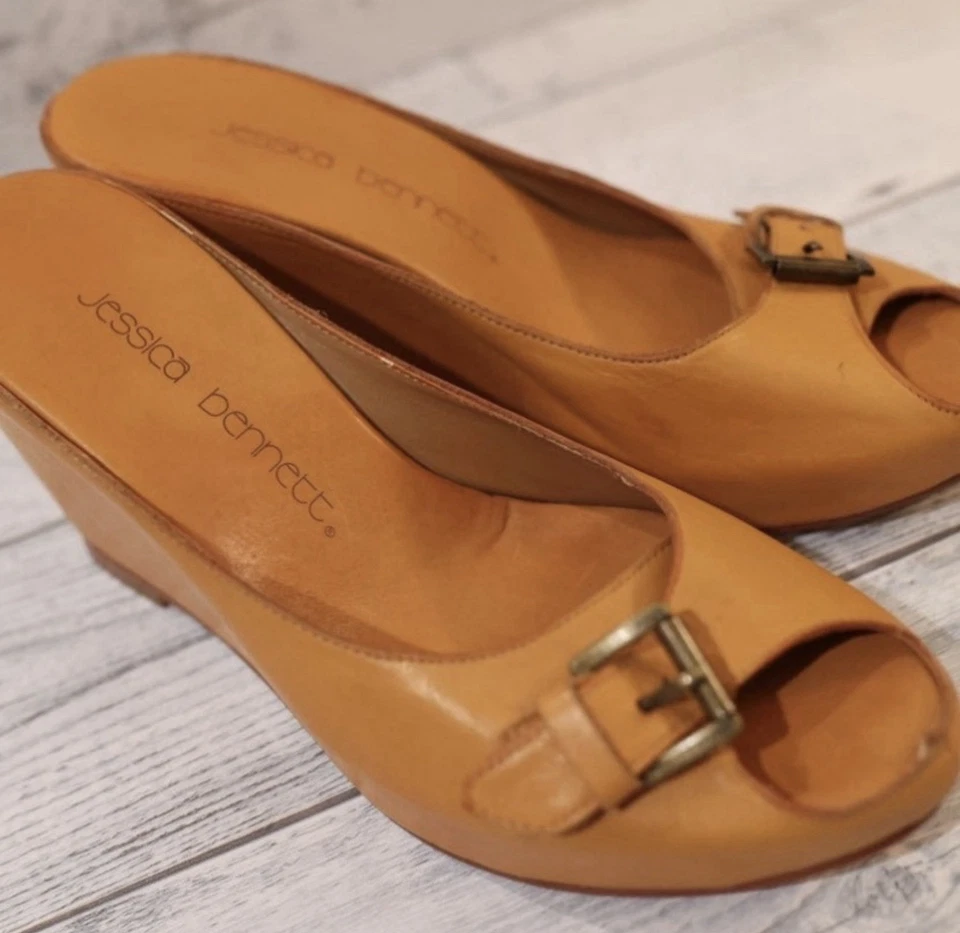 Sapatos anabela Jessica Bennett couro peep toe 6,5 M - Imagem 2 de 4