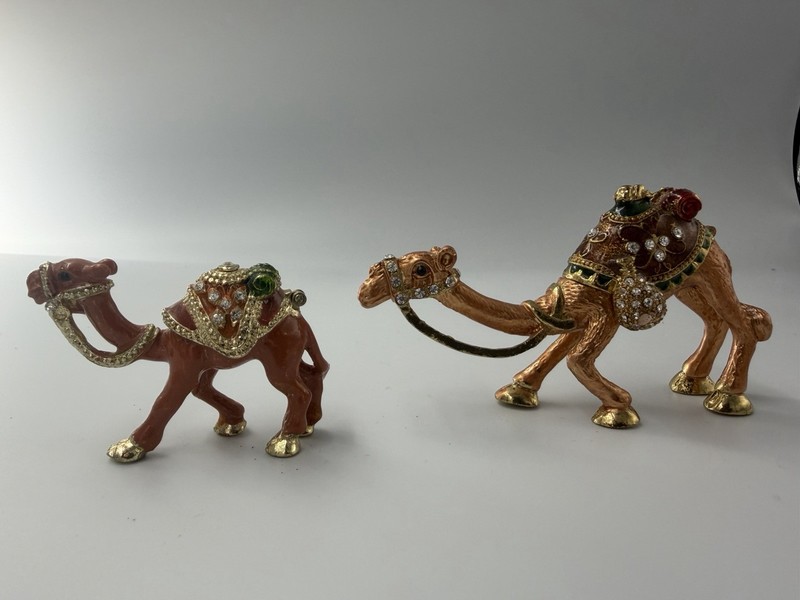 Jeweled Metal Camel Figurines Set of 2 3D Effect Brown Gold Red Green