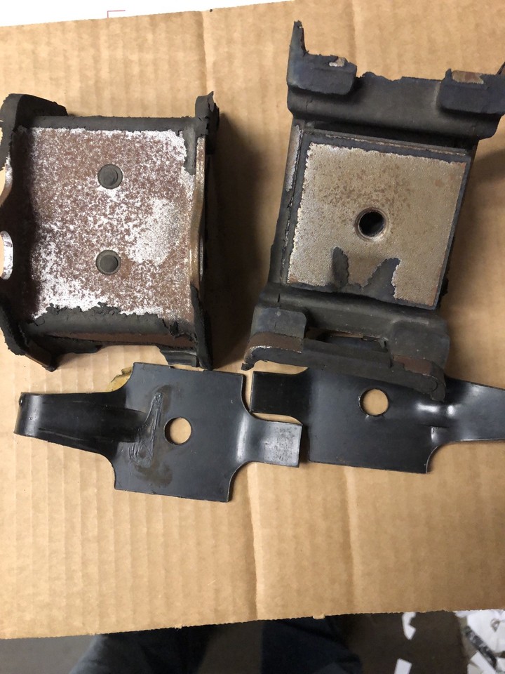 OEM DELCO GM 65 66 67 68 69 70 71 72 CHEVY MOTOR MOUNTS 6 CYL 250 ...