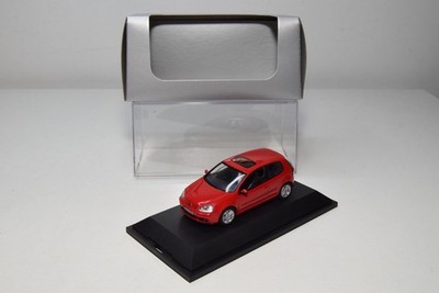 B69 1:43 SCHUCO VW VOLKSWAGEN GOLF MK V 3 TÜREN ROT MIB DEALER BOX