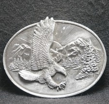WJ01137 FANTASTIC VINTAGE 1982 EAGLE FLYING NATURE ARTWORK MENS BELT BUCKLE