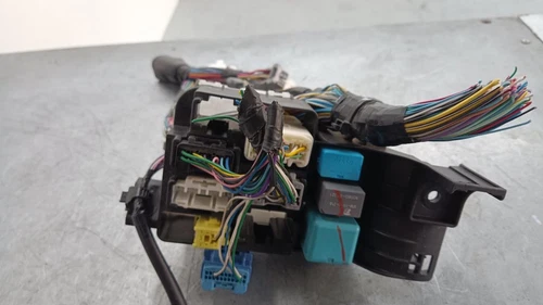 Caja Reles/Fusibles para TOYOTA YARIS (P13) Active 2014 779724 - Imagen 1 de 10