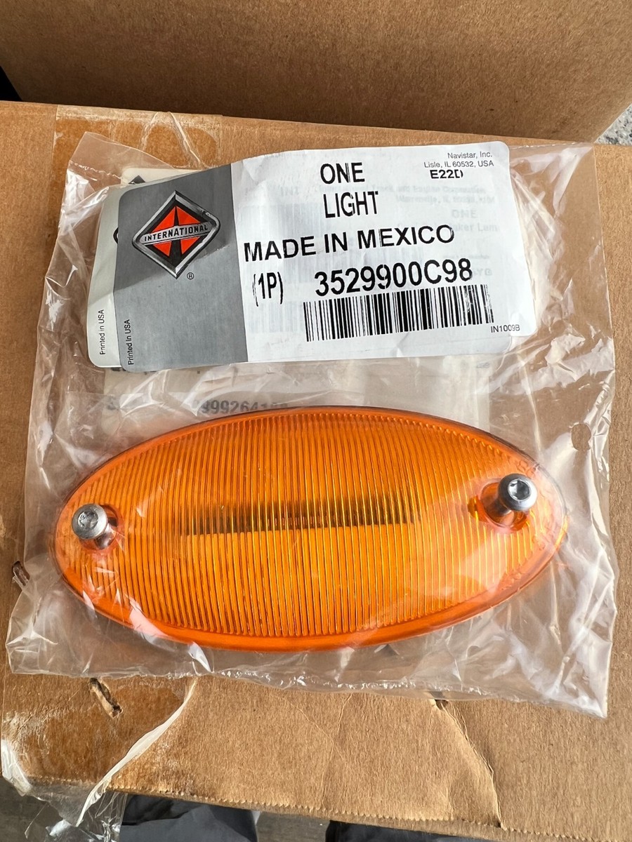 GENUINE NEW OEM INTERNATIONAL AMBER CLEARANCE LIGHT
