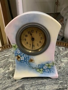 ANTIQUE ROYAL  AUSTRIA HAND PAINTED GERMAN PORCELAIN CLOCK