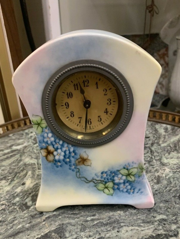 ANTIQUE ROYAL  AUSTRIA HAND PAINTED GERMAN PORCELAIN CLOCK