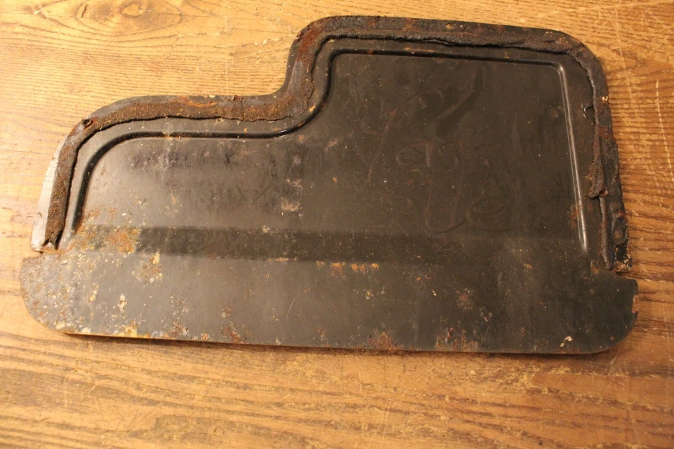 Металлическая пластина для доступа к пассажирской двери со стеклом от 1947 Studebaker M16 Truck - Изображение 2 из 3