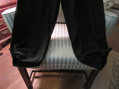 NWT... FRESH PRODUCE SOLID BLACK WIDE LEG FLOWING AND VERSATILE AVILA CAPRI (M) - Picture 4 of 4