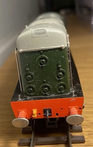OO Gauge Bachmann Class 20/0 D8015 BR Green (Late Crest) - Picture 3 of 16