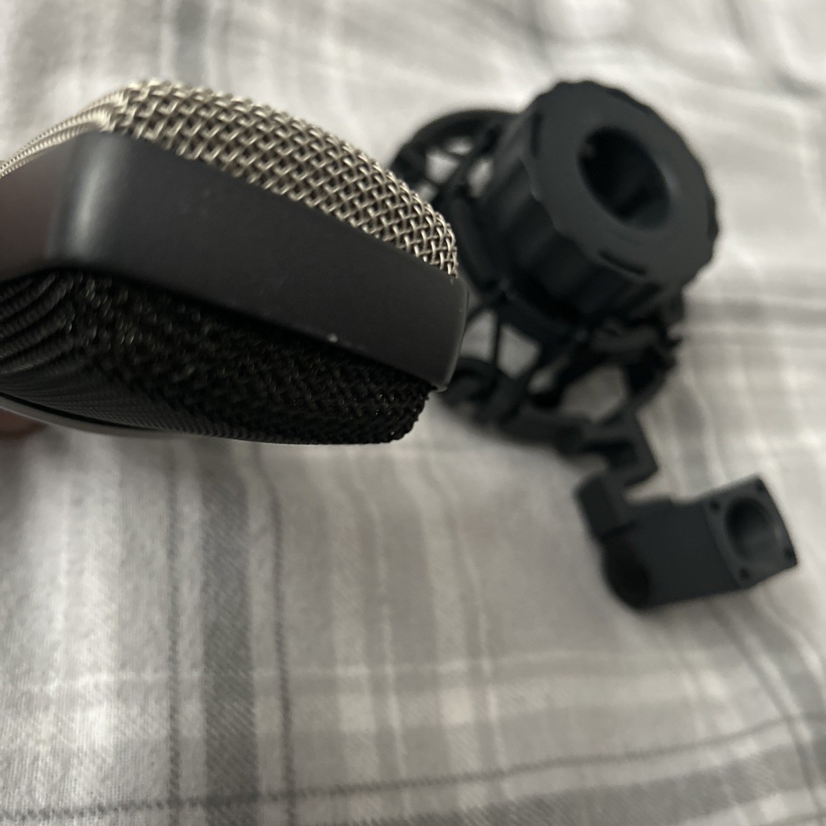 AKG C214 Wired Condenser Microphone XLR & AKG H-85 Mount | eBay